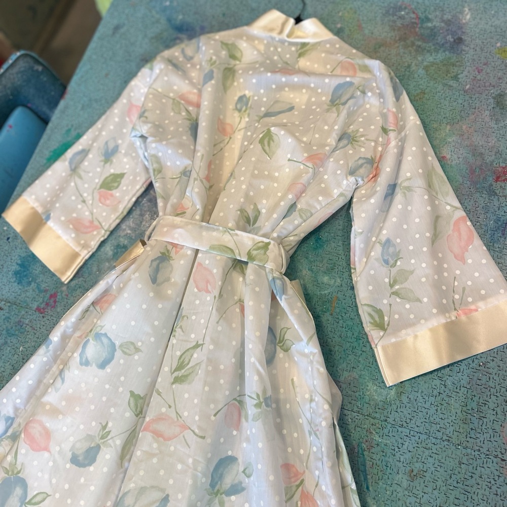 Vintage Pastel Floral and Polka Dot Robe - Picture 7 of 13